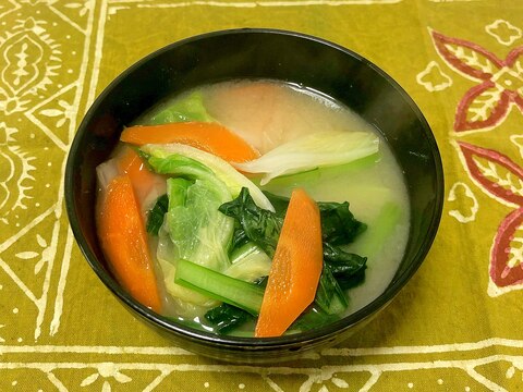 お野菜たっぷりお味噌汁♪